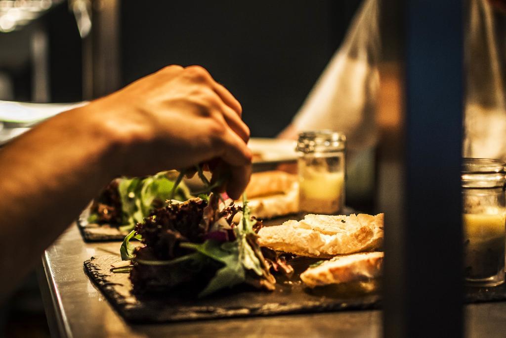 Parsonage Farm Inn Saint Florence Экстерьер фото